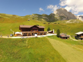 Отель Rifugio Fermeda Hutte, Санта-Кристина-Вальгардена